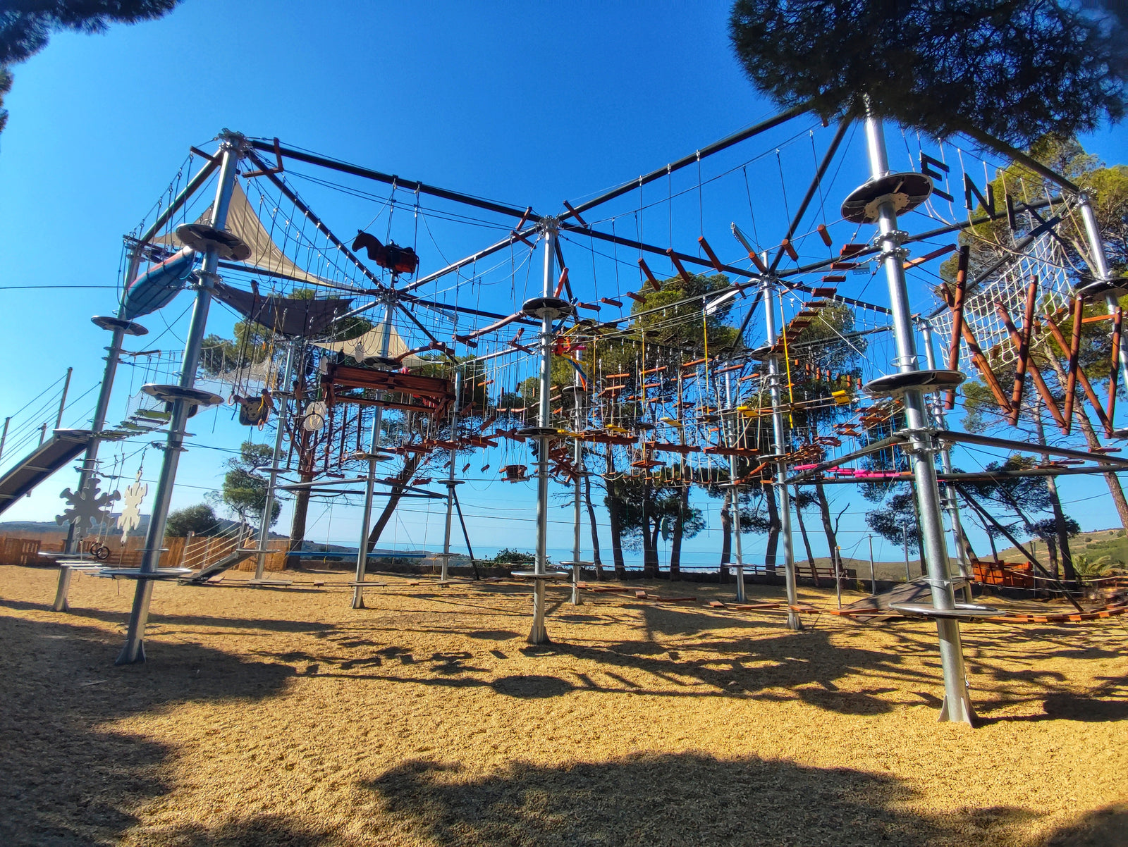 Nuevo parque de aventura en ENIX, Almería, España.